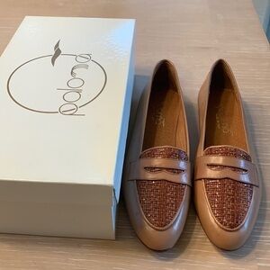 Paloma “Reed Sienna Nappa/ Woven” flats NIB Size 8AA price reduced not perfect